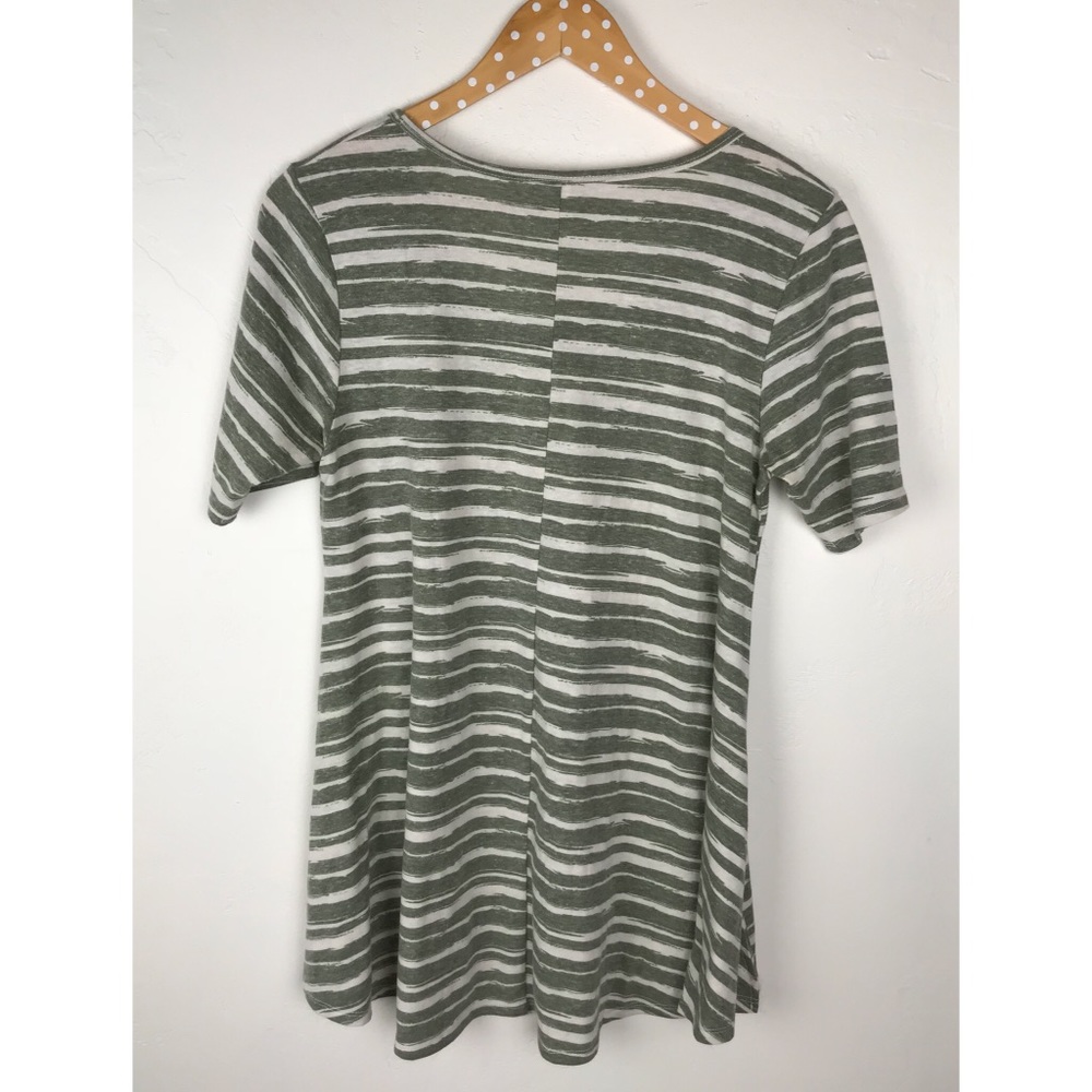Lularoe Green Perfect Tee - Picture 2 of 3